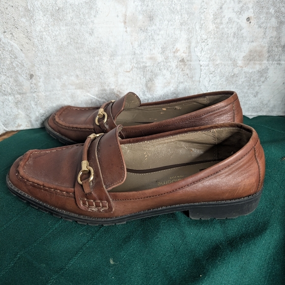 Liz Claiborne New York Ladies Leather Miggy Loafers with gold accents 9.5 - Picture 7 of 13